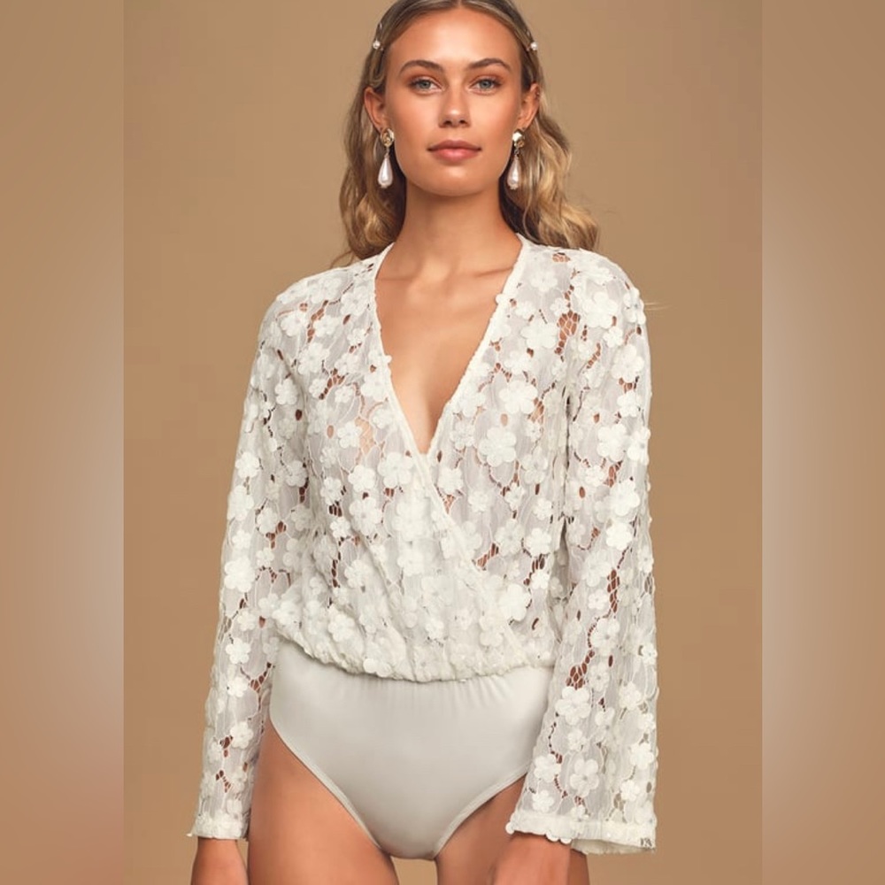 NWT Lulus Lace White Floral Bodysuit
